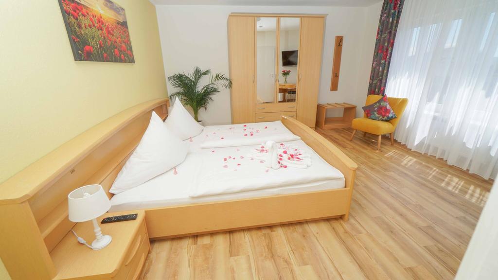 אלטן בוסק Hotel & Restaurant Am Kirschberg מראה חיצוני תמונה