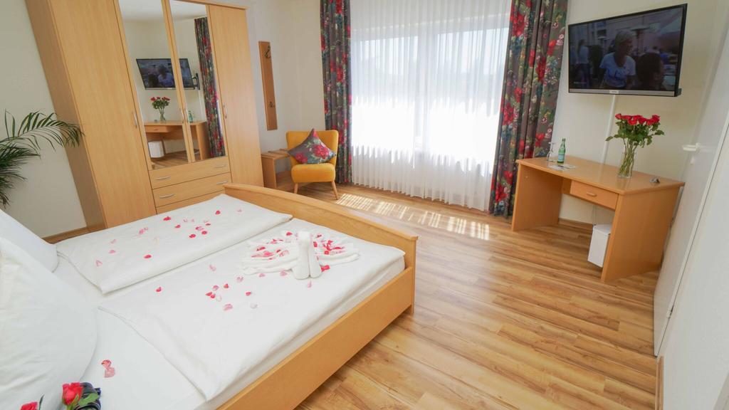 אלטן בוסק Hotel & Restaurant Am Kirschberg מראה חיצוני תמונה